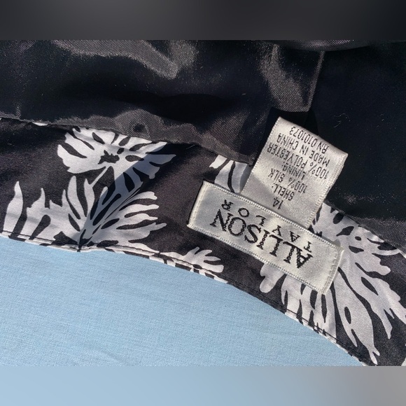 Allison Taylor Capri Crop Pants 100% Silk Black White Floral Print Side Zip 14 - Picture 4 of 6